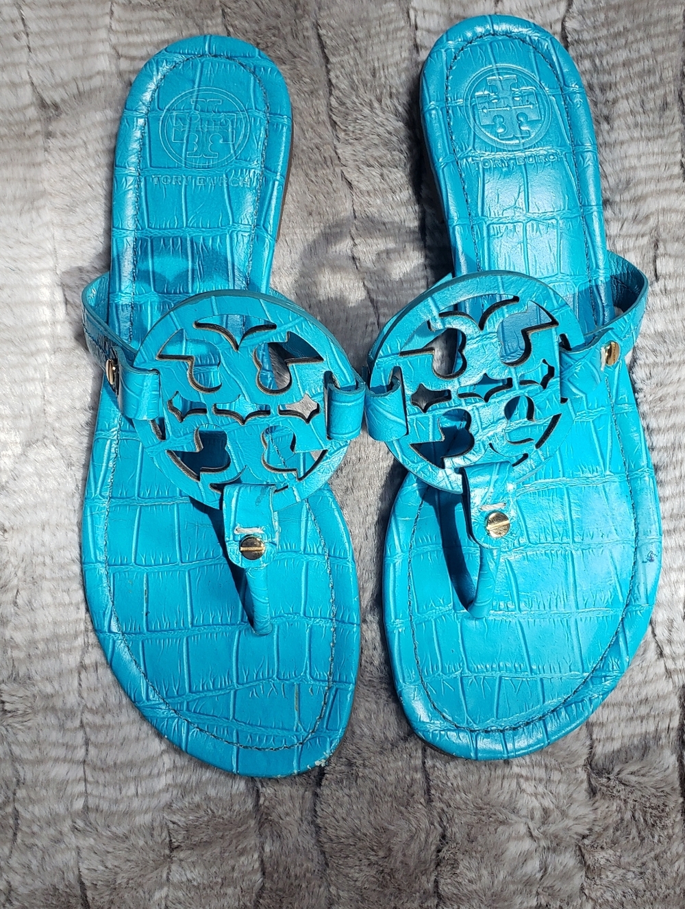 SOLD🚫🚫🚫Tory Burch Turquoise Croc-Embossed Miller Logo Thong Sandals